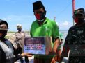 Bagi Sembako Terdampak Puting Beliung di Pantai Bulak Cumpat