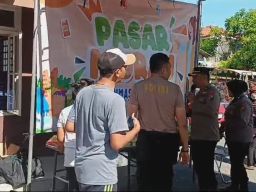 Ditbinmas Polda Jatim Gelar Baksos di Slum Area Tambak Segaran