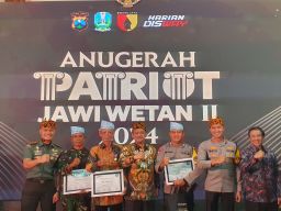 Polres Jember dan Tiga Pilar Desa Pontang Raih Anugerah Patriot Jawi Wetan II