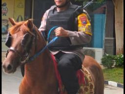 Kapolsek Gresik Kota Patroli Berkuda, Dekatkan Diri dengan Warga