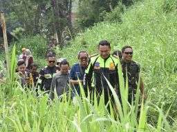 Kapolres Bondowoso dan Forkopimda Kawal Pendistribusian Logistik Pilkada