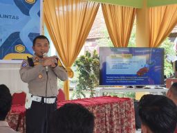 Polres Bondowoso dan Dishub Sosialisasi Berlalulintas untuk Bangun Kesadaran