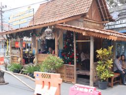 Polres Bondowoso Bangun Rumah Joglo Khas Jawa di Ops Lilin Semeru 2024