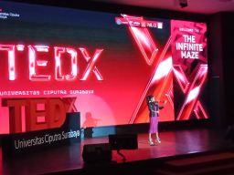 Hadirkan TEDx 2025 Universitas Ciputra Surabaya Bertema"The Infinite Maze"