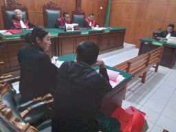 Perbuatan Terdakwa Dominikus atas Perintah Mia Santoso, Bos PT Prima Global Beverindo