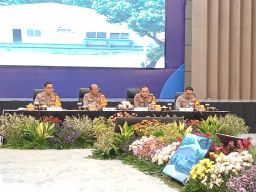 "Menjaga Jawa Timur Tetap Aman: Evaluasi Kinerja dan Komitmen POLDA JATIM 2025”