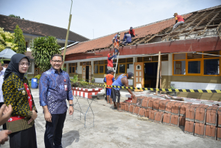 Mitigasi Cepat di Sektor Pendidikan, Kadisdik Jatim Tinjau Kerusakan SMAN 3 Kediri