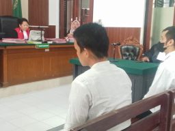 Usai Mendengar Tuntutan Kedua Terdakwa Pengedar Uang Palsu,JPU Tuntut 3 Tahun Penjara 