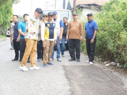 Bupati Sidoarjo terus keliling memastikan Perbaikan Jalan Berjalan maksimal