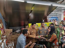 Bupati Sidoarjo H.Subandi Sidak Harga dan Kualitas Sembako Jelang Lebaran Pastikan Stok Aman