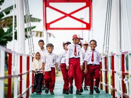 Pangdam V/Brawijaya Hadiri Launching 200 Jembatan Perintis Garuda Bersama Kasad di Nganjuk