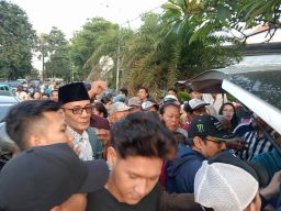 IKA SMANDELA Surabaya Bagikan 650 Takjil Bagi Penguna Jalan di Bulan Ramadhan 1447 Hijriyah