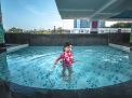 Quest Hotel Darmo Surabaya, Berakhir Pekan di Kolam Renang