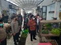 Pelaksanaan Vaksinasi Covid-19 Pedagang Pasar Dihadiri Kapolres Gresik