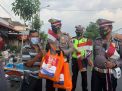 Beri Paket Sembako, Satlantas Polres Bojonegoro Wujudkan Polri Peduli