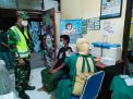 Gelar Vaksin Malam Petugas Gabungan TNI-Polri Tak Kenal Waktu