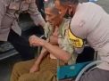 Polisi Gresik Peduli Bantu Kakek Sakit Stroke Pulang ke Rumah