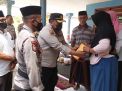 Polres Probolinggo Salurkan Bantuan dari Kapolri dan Kapolda Jatim untuk 3 Keluarga Korban Kanjuruhan