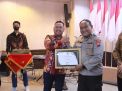 Kapolres Terima Penghargaan dari Bupati Gresik, 12 Disabilitas Bekerja di Mako Polres