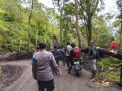 Polres Bondowoso Lakukan Pembersihan di Lokasi Longsor