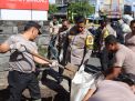 Polres Bondowoso Lakukan Bersih-bersih Sampah di Pasar Induk