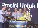 Kapolri Beri 2 Hadiah ke Divisi Humas Polri