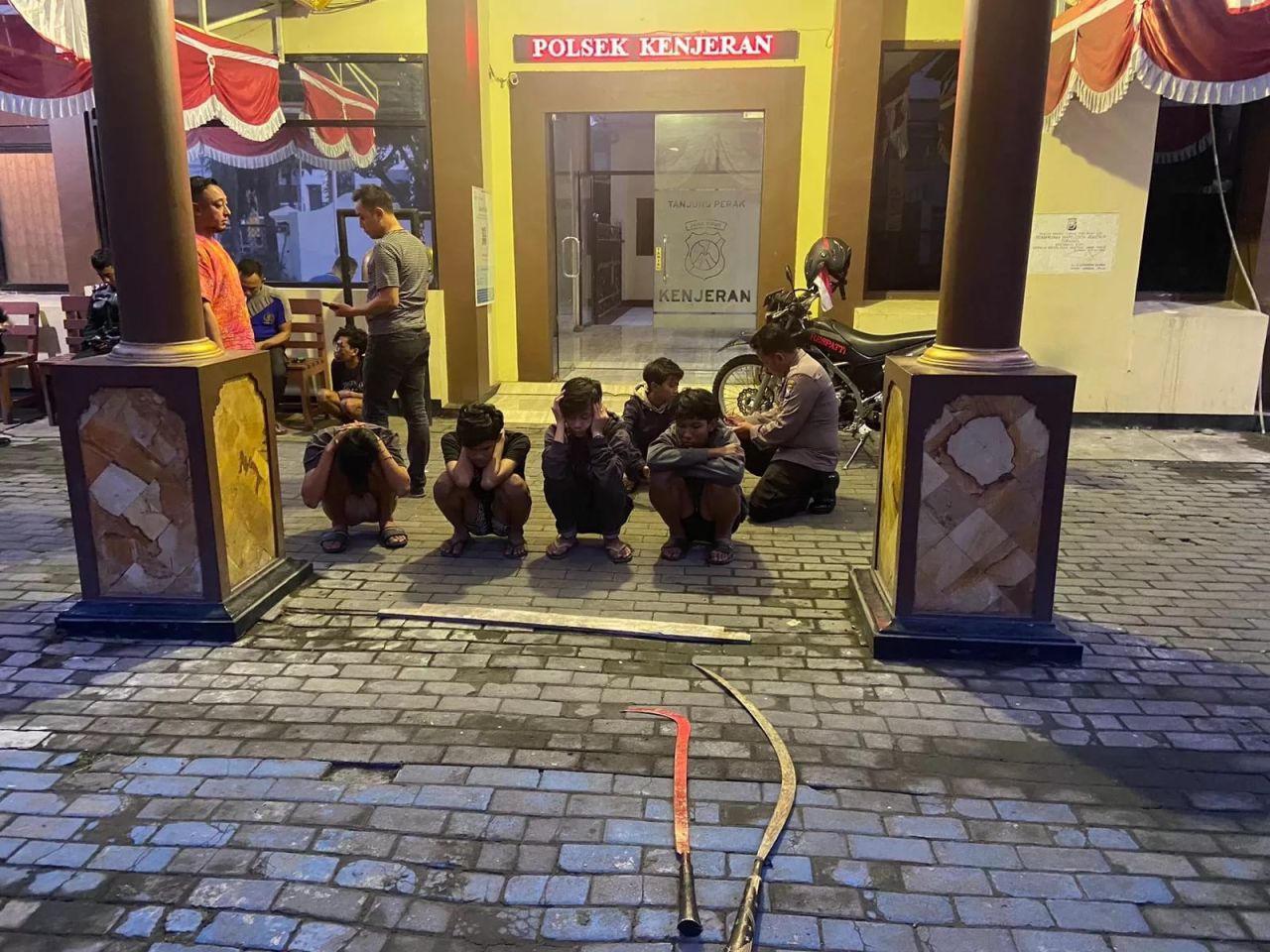 Polrestabes Surabaya dan Polsek Kenjeran Gagalkan Aksi Tawuran di Jembatan Pogot