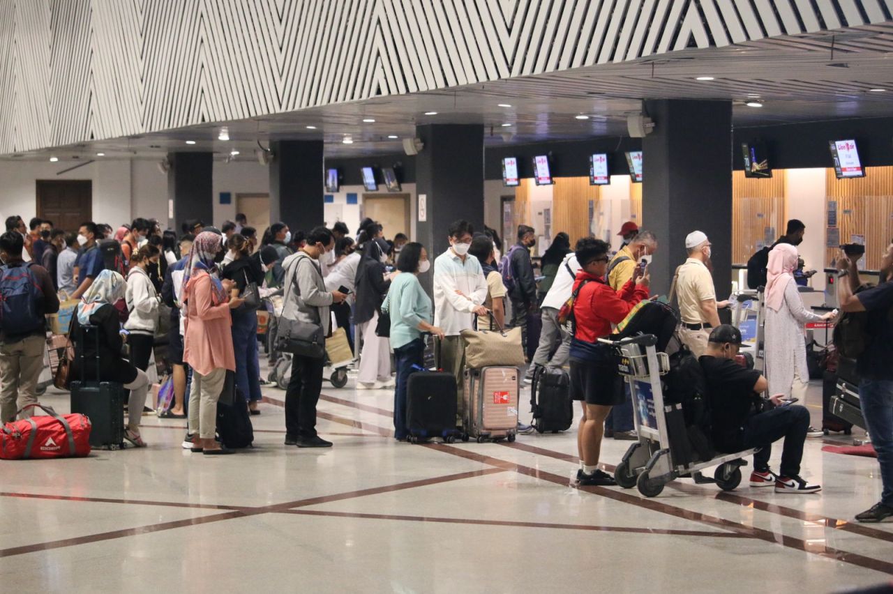 Bandara Juanda ubah jam operasional sementara