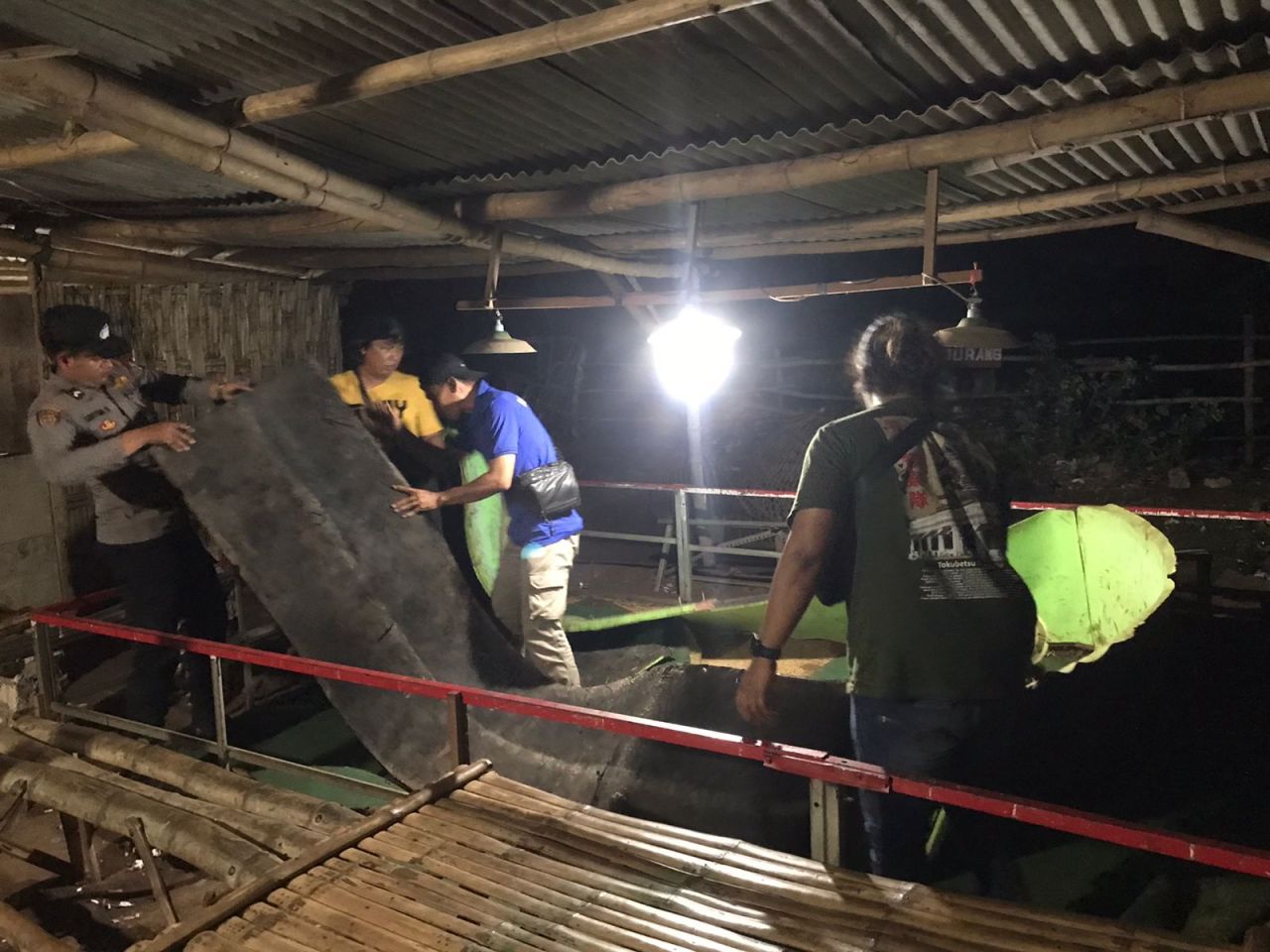 Polisi Gerebek Lokasi Judi Sabung Ayam di Sidayu Gresik