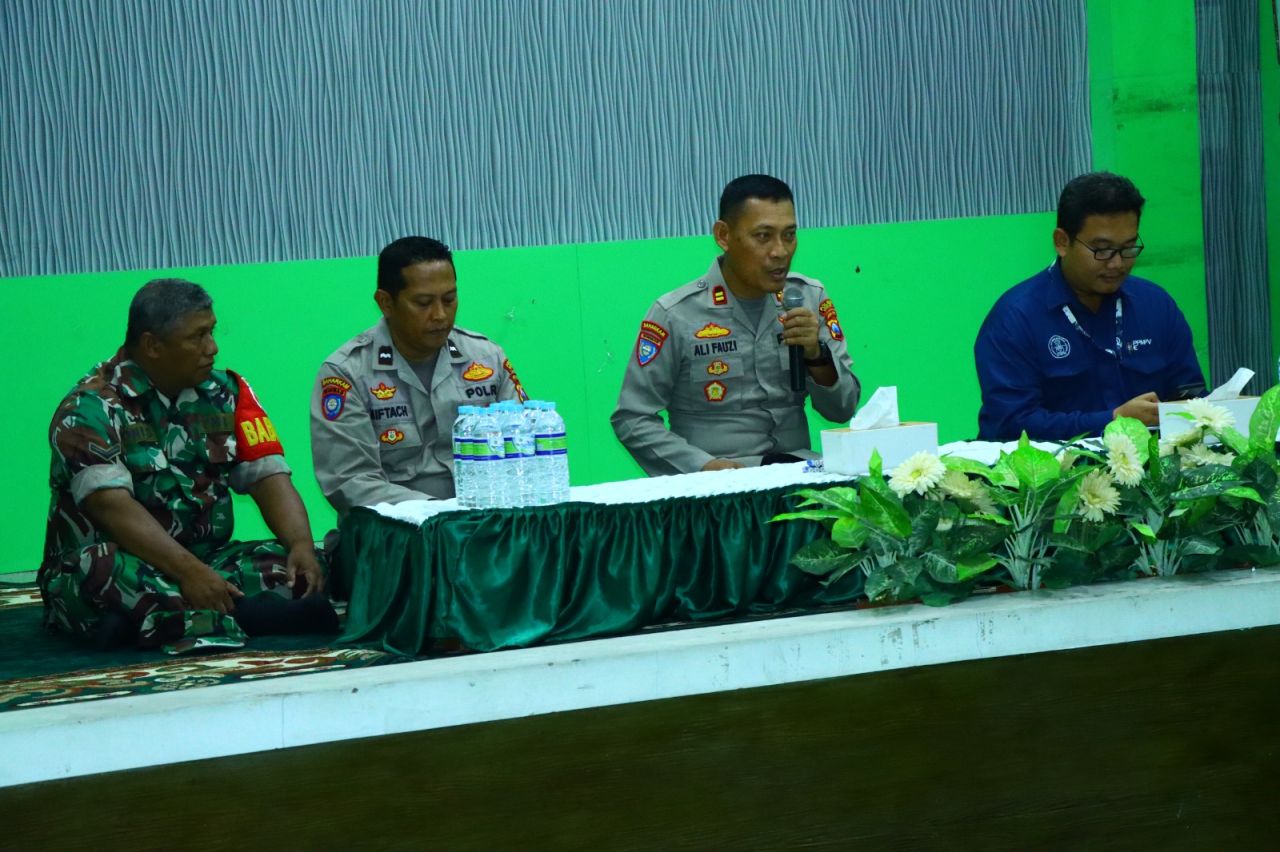 Kasat Binmas Polres Gresik AKP Ali Fauzi berikan edukasi