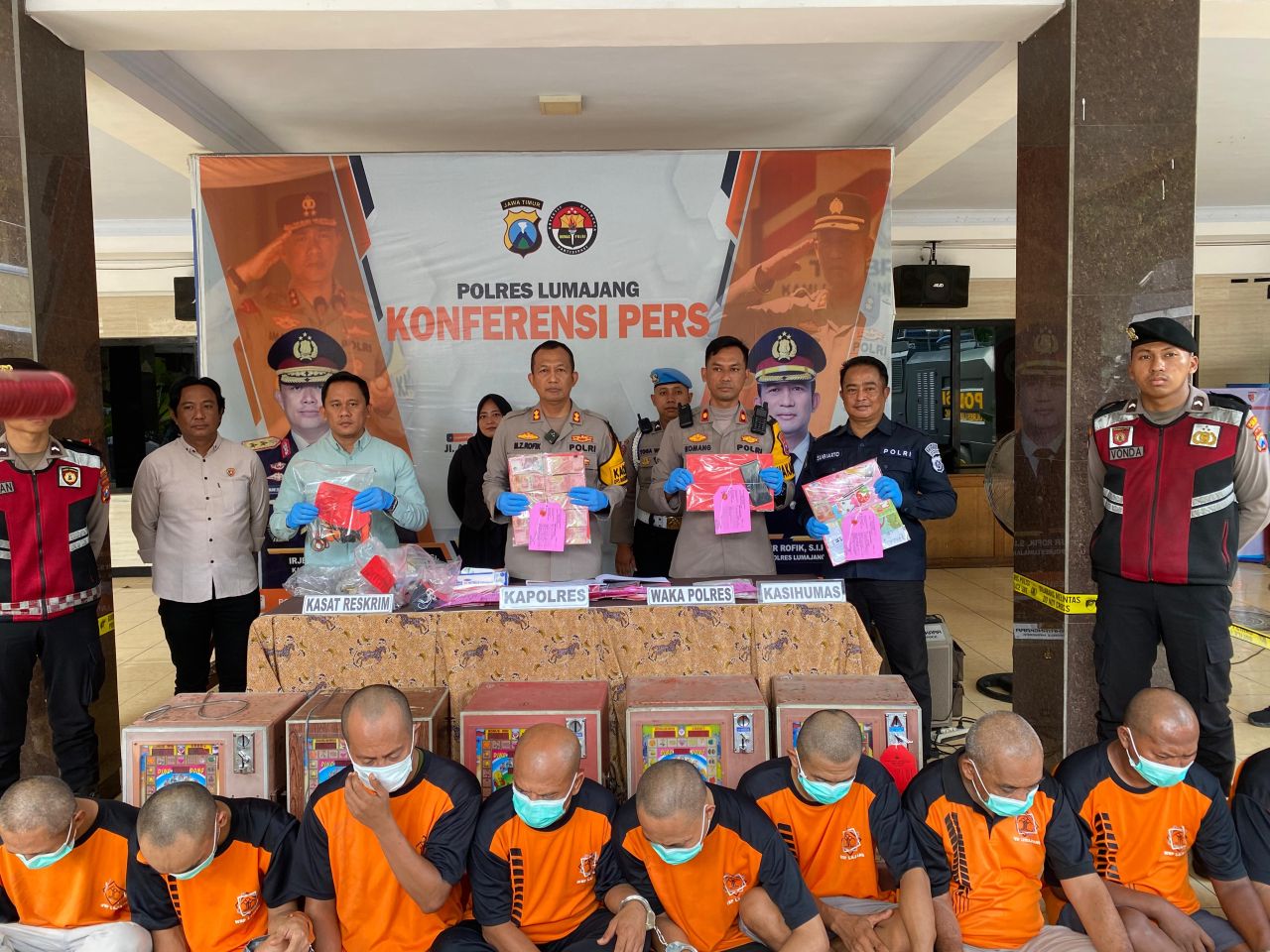 Satreskrim Polres Lumajang Ungkap Kasus Judi Online dan Ringkus 11 Tersangka