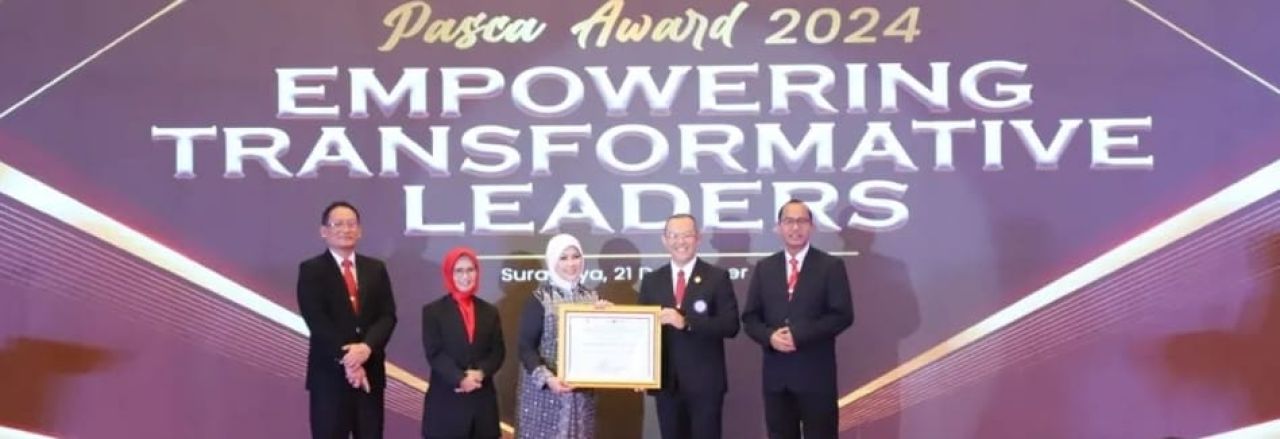 Kajati Jatim Mia Amiati terima penghargaan Inspiring Restorative Justice and Humanity dari SPS Unair