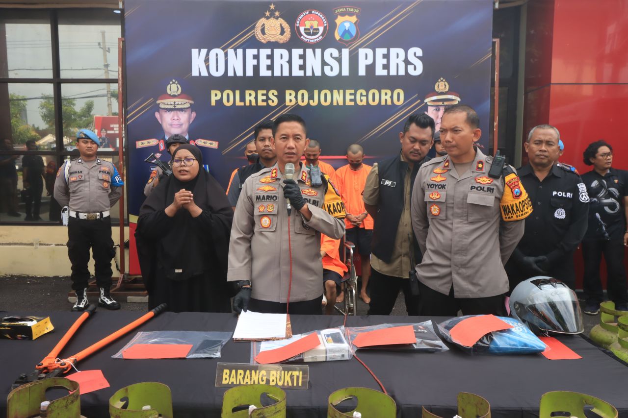 Kapolres Bojonegoro Gelar Prescon Ungkap Dua Kasus Curat