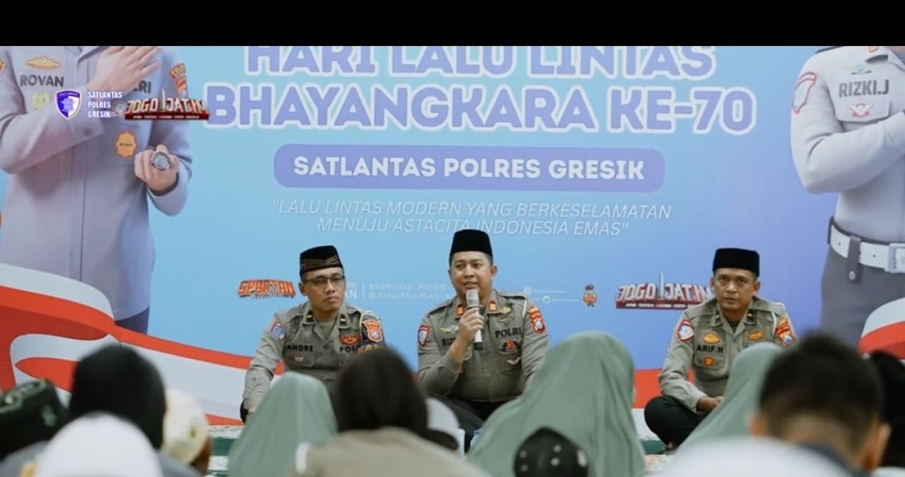 Memperingati Hari Lalu Lintas Bhayangkara ke-70, Satlantas Polres Gresik Gelar Kegiatan Sosial