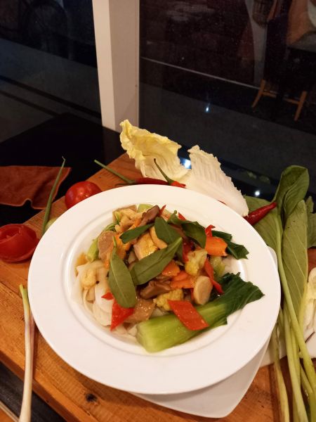 Menu khas Quest Hotel Darmo Surabaya selama musim penghujan