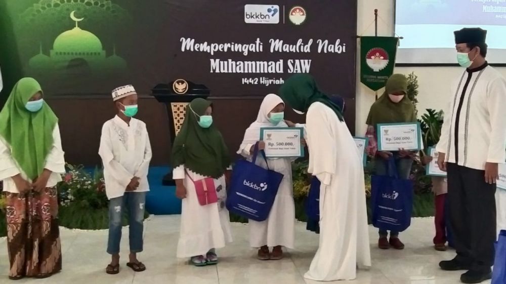 Peringati Maulid Nabi, Puluhan Anak Yatim Disantuni Kaper BKKBN Jatim