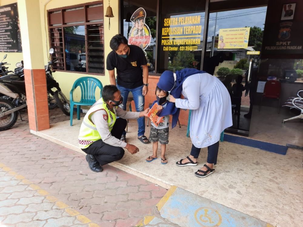 Polres Gresik sosialisasi pada siswa SD tentang kinerja Polisi dan Polisi jadi sahabat anak