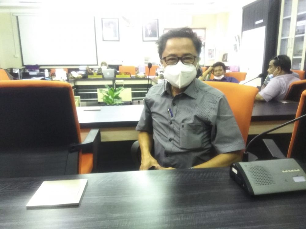 Ketua Baktiono, B.A, S.S saat diruang rapat dan Drs. Agoeng Prasodjo, M.Si. sesaat setelah rapat