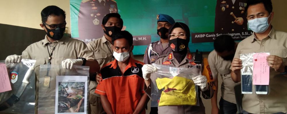 Tersangka HSN diamankan Satreskrim Polres Pelabuhan Tanjung Perak beserta barang bukti