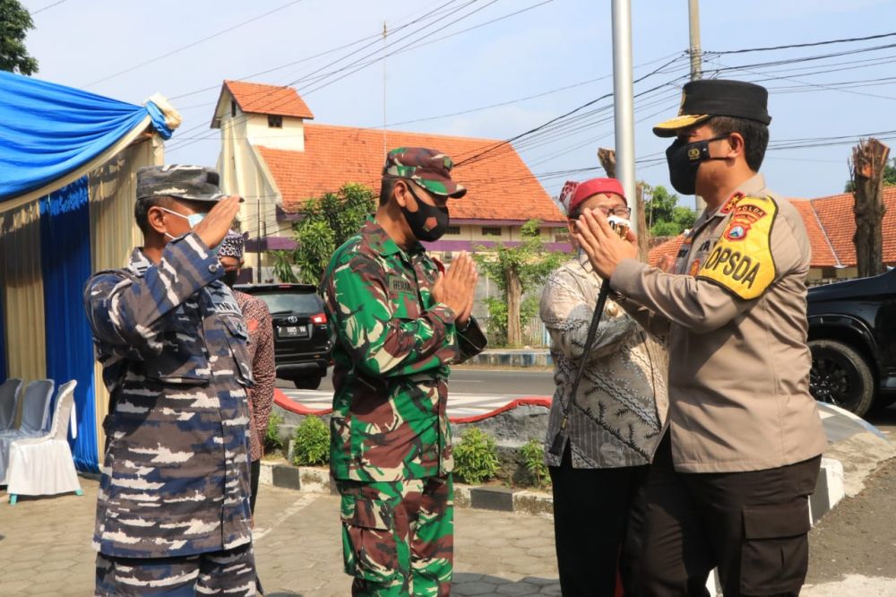 Kapolda Jatim dan Forkopimda Banyuwangi Pantau Pelayanan Vaksin