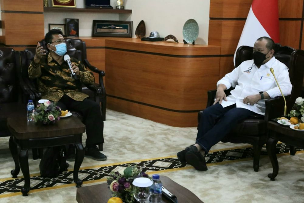 Ketua DPD RI AA LaNyalla Mahmud Mattalitti terima audiensi Hipmikindo di Nusantara lll kompleks parlemen Jakarta