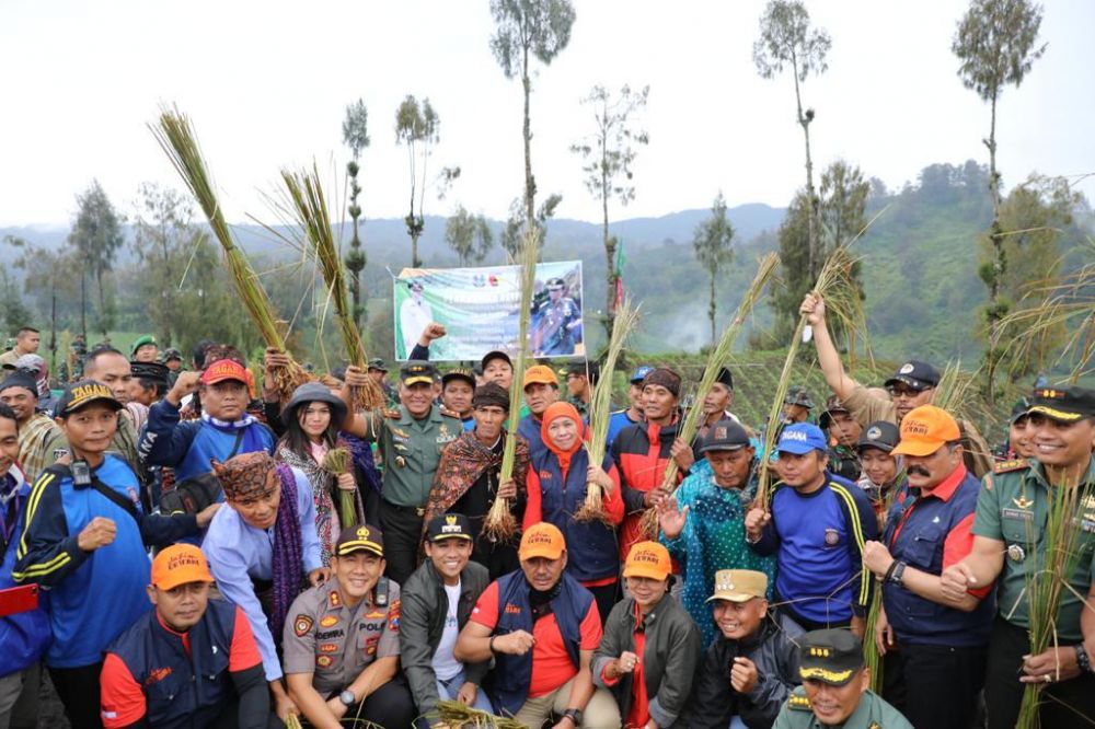 Gubernur Jatim Khofifah Indar Parawansa ajak elemen masyarakat untuk memaknai hari bumi