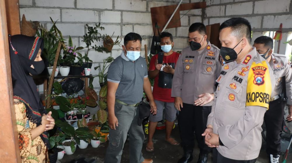 Kapolres Gresik AKBP Arief Fitrianto sambangi dan beri support keluarga korban Kapal Selam KRI Nanggala