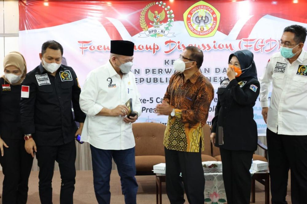 Ketua DPD RI saat menjadi keynote speaker dalam FGD yang diadakan ULM Banjarmasin Kalsel