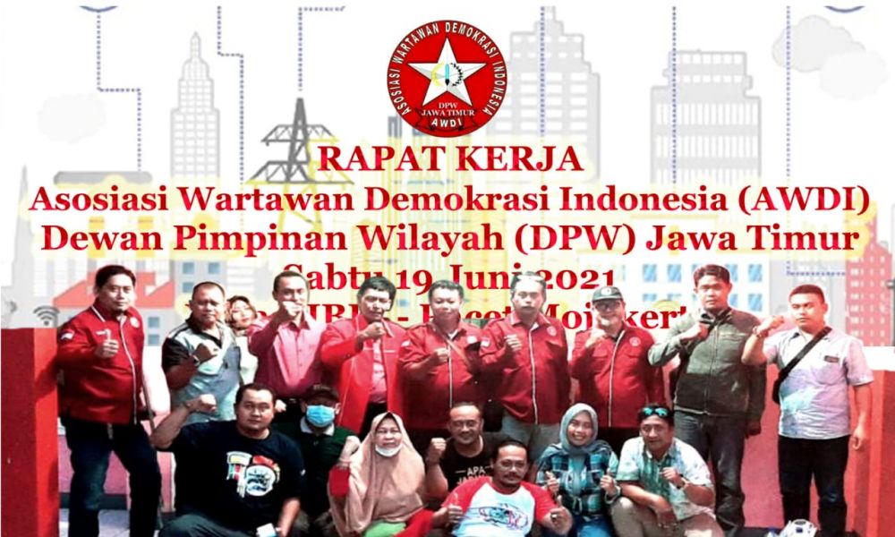 Para pengurus AWDI Jatim (DPW dan DPC) sesaat setelah raker di Villa Pacet Mojokerto