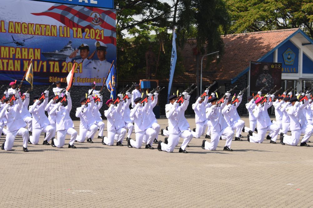 Moments Pelantikan dan Penyumpahan siswa TNI AL Diktukba dan Dikmaba berlangsung semarak
