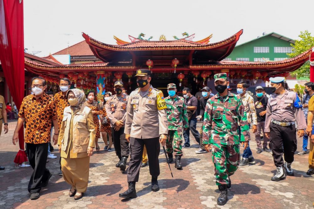Kapolres Jombang AKBP Agung Setyo Nugroho saat meninjau lokasi vaksinasi