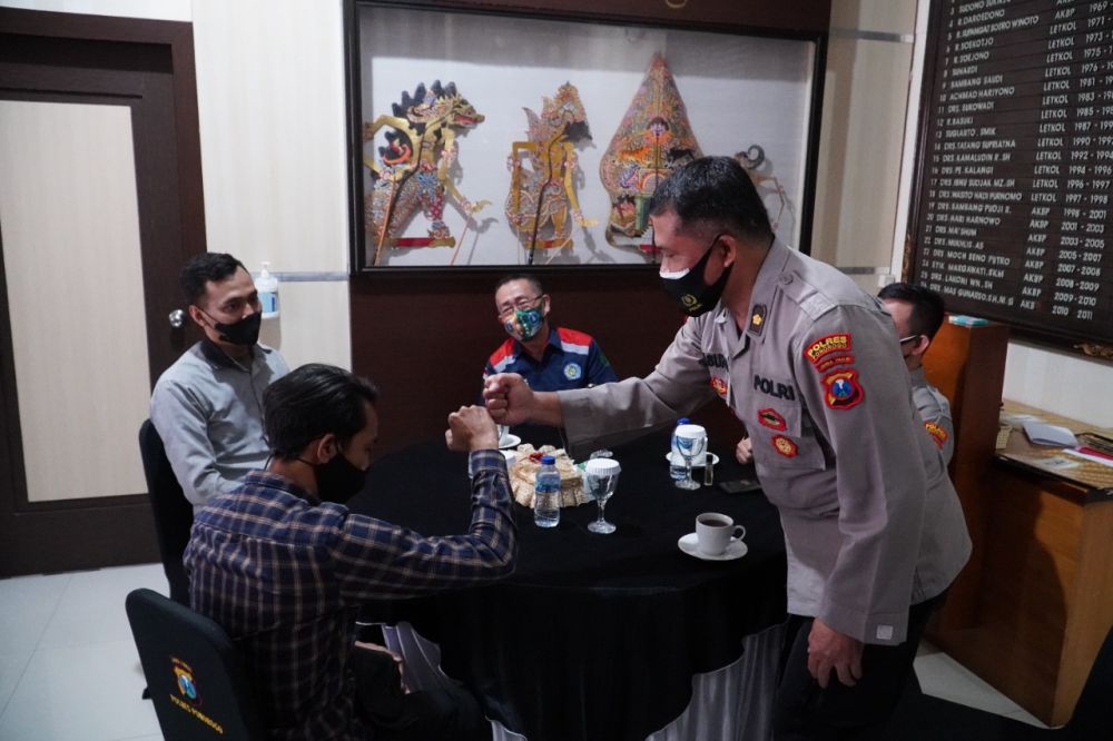 Pihak Polres Ponorogo dan Wakil rektor saat melakukan klarifikasi terkait video viral