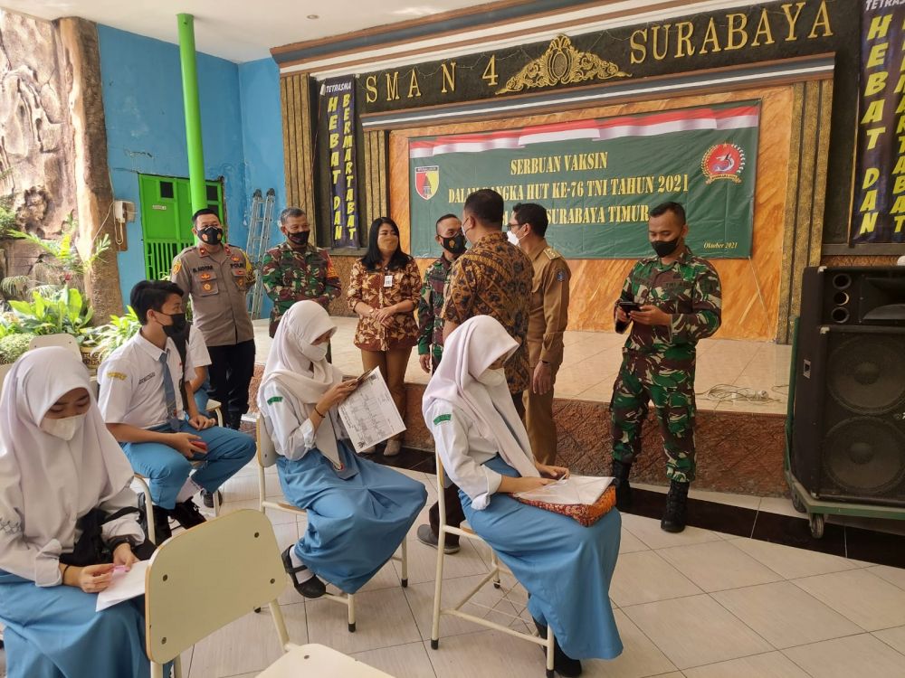 Kodim Tipe A 0831/ST gelar serbuan vaksinasi di SMAN 4 Surabaya