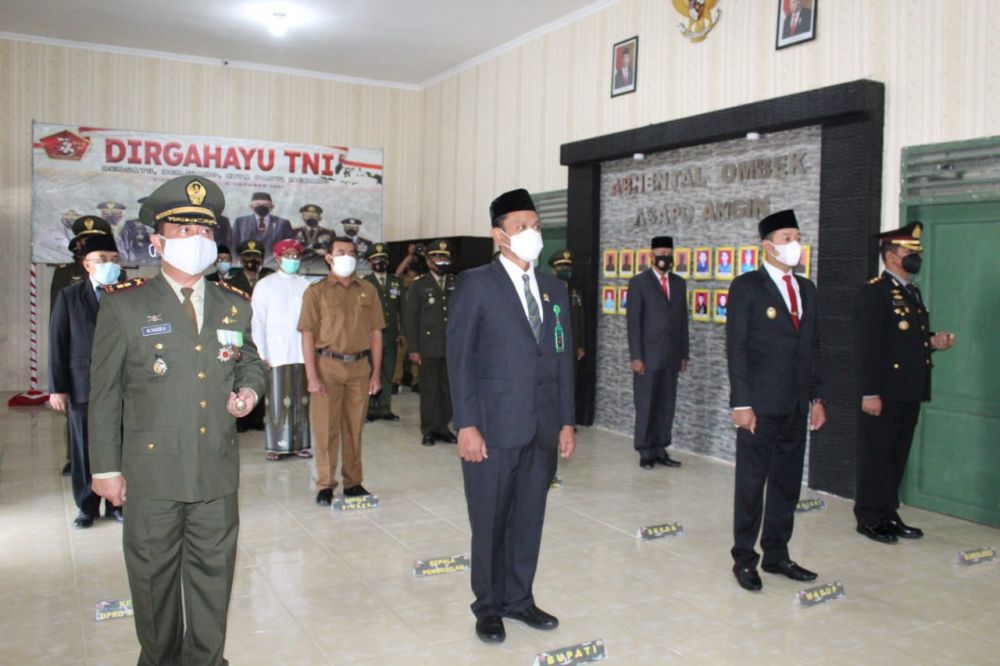 Dandim 0828 Sampang bersama Forkopimda Sampang mengikuti upacara HUT TNI ke-76 secara virtual